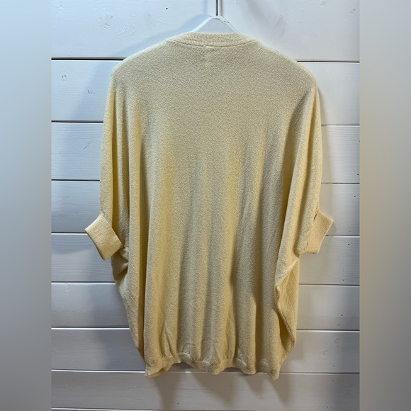 JOELLE – Soft Textured Oversized Top – Size P/S - Picture 7 of 10